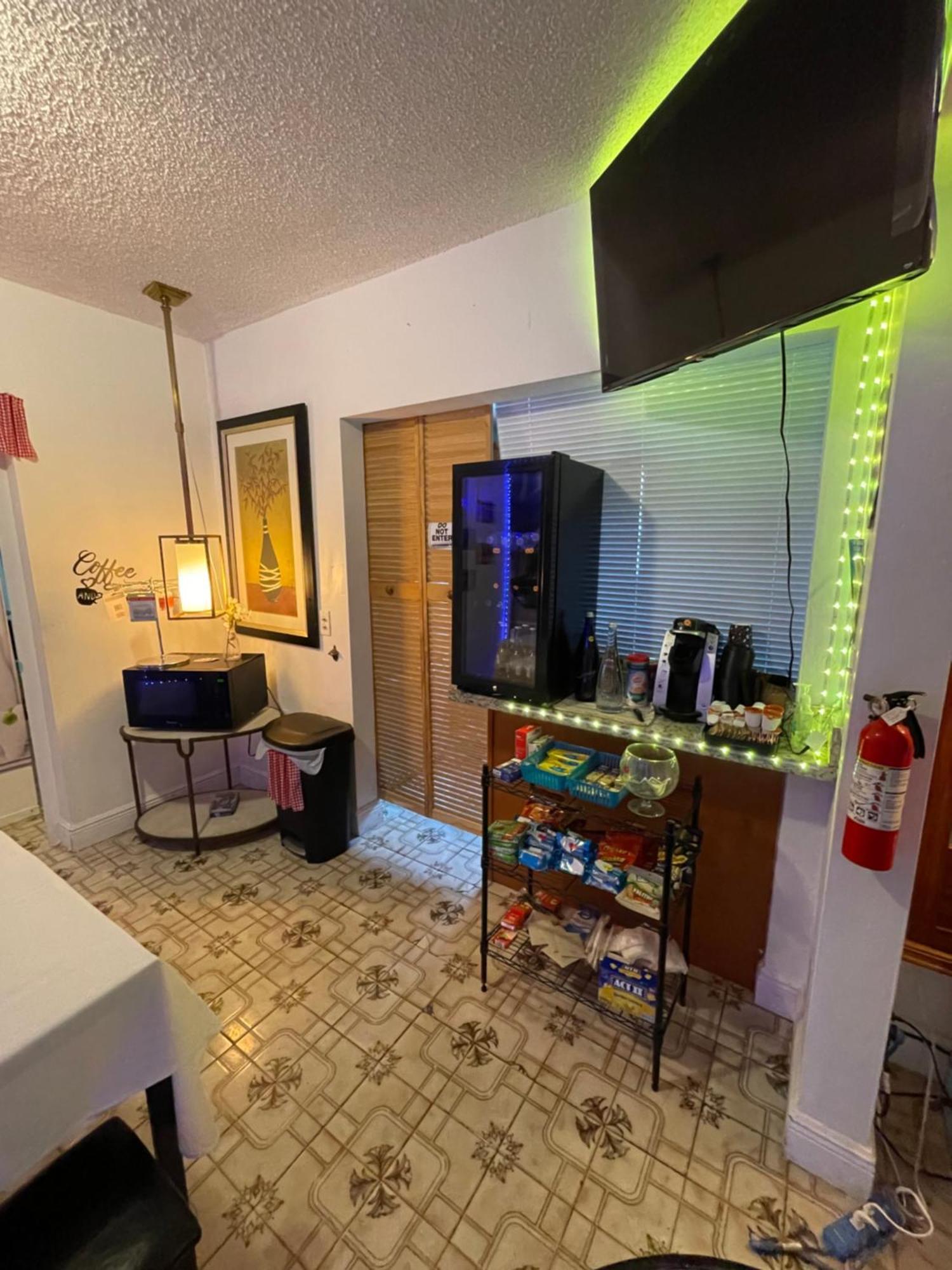 Habitacion Centrica Calle 8 Miami Bagian luar foto